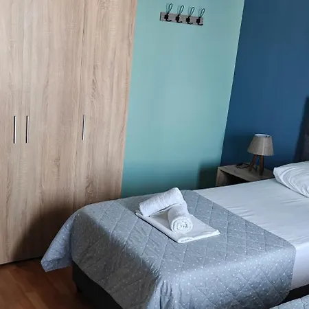 Gnaios Penthouse דירה *